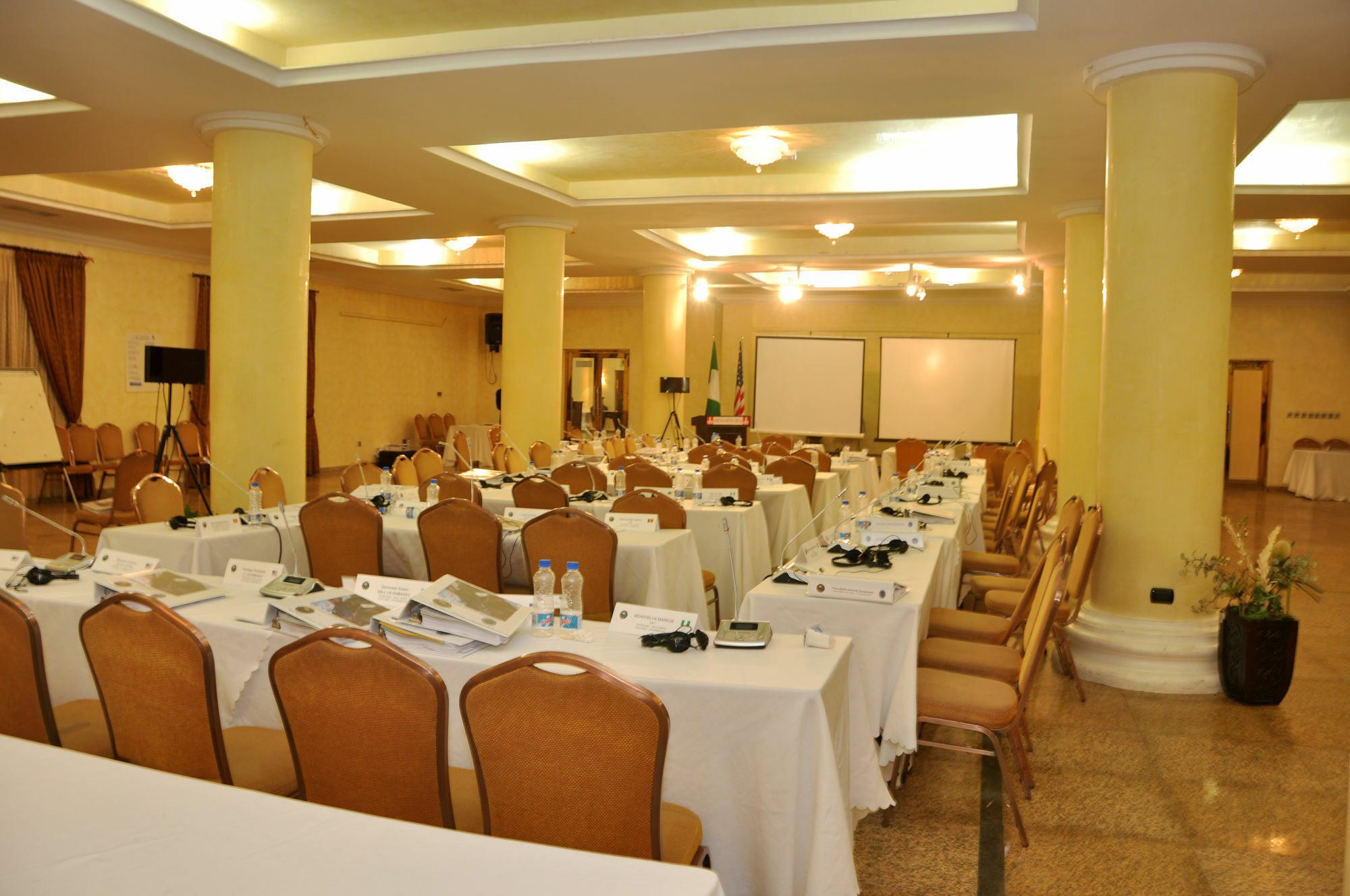 Chelsea Hotel Abuja Extérieur photo